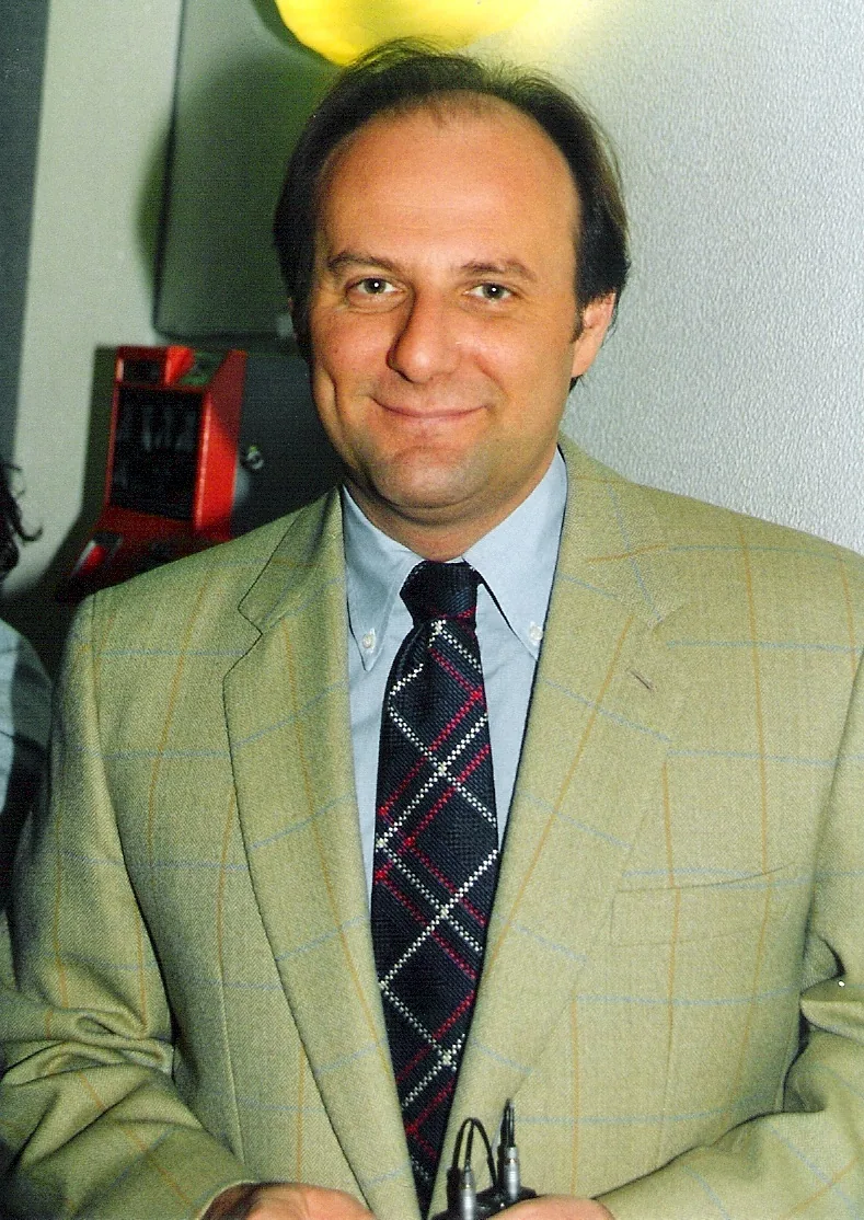 Gerry Scotti compie 70 anni: La Ruota della Fortuna celebra il conduttore