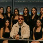 Sfera Ebbasta allo stadio con dieci ragazze: «Solo lavoro», scoppia la polemica